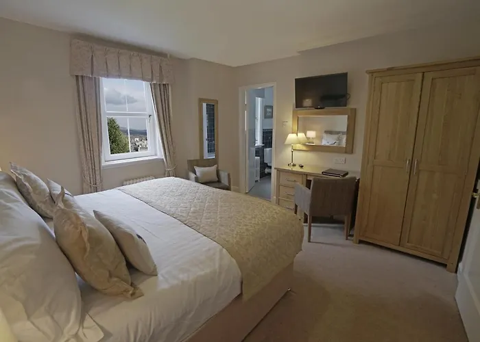Tigh Na Cloich Hotel